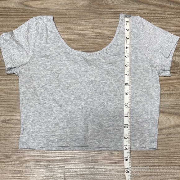 Soprano Short Sleeve Scoop Neck Crop Top - Picture 8 of 8